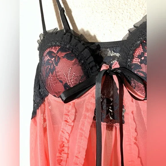 Lingerie set Sz M coral black accents lace trim reversible straps push-up bra